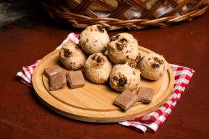 Pão de queijo com gotas de chocolate